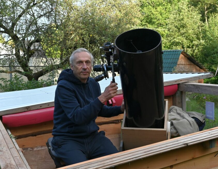 Pavol s 30-cm Dobsonom v súkromnom observatóriu TNO, Kolonica Pavol v súkromnom observatóriu TNO, Kolonica